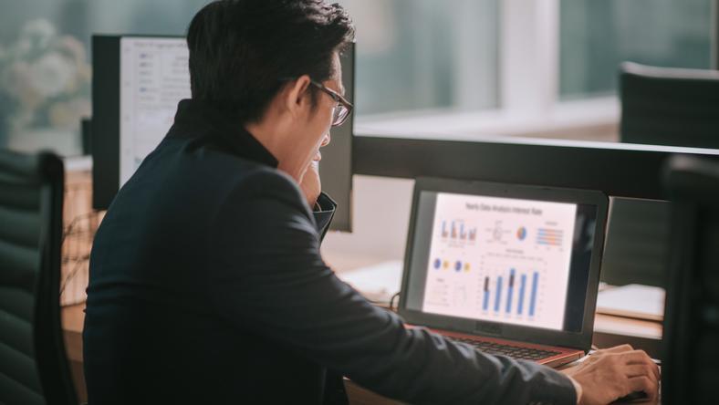 一手体验:首款通用Agent产品Manus,效果如何?